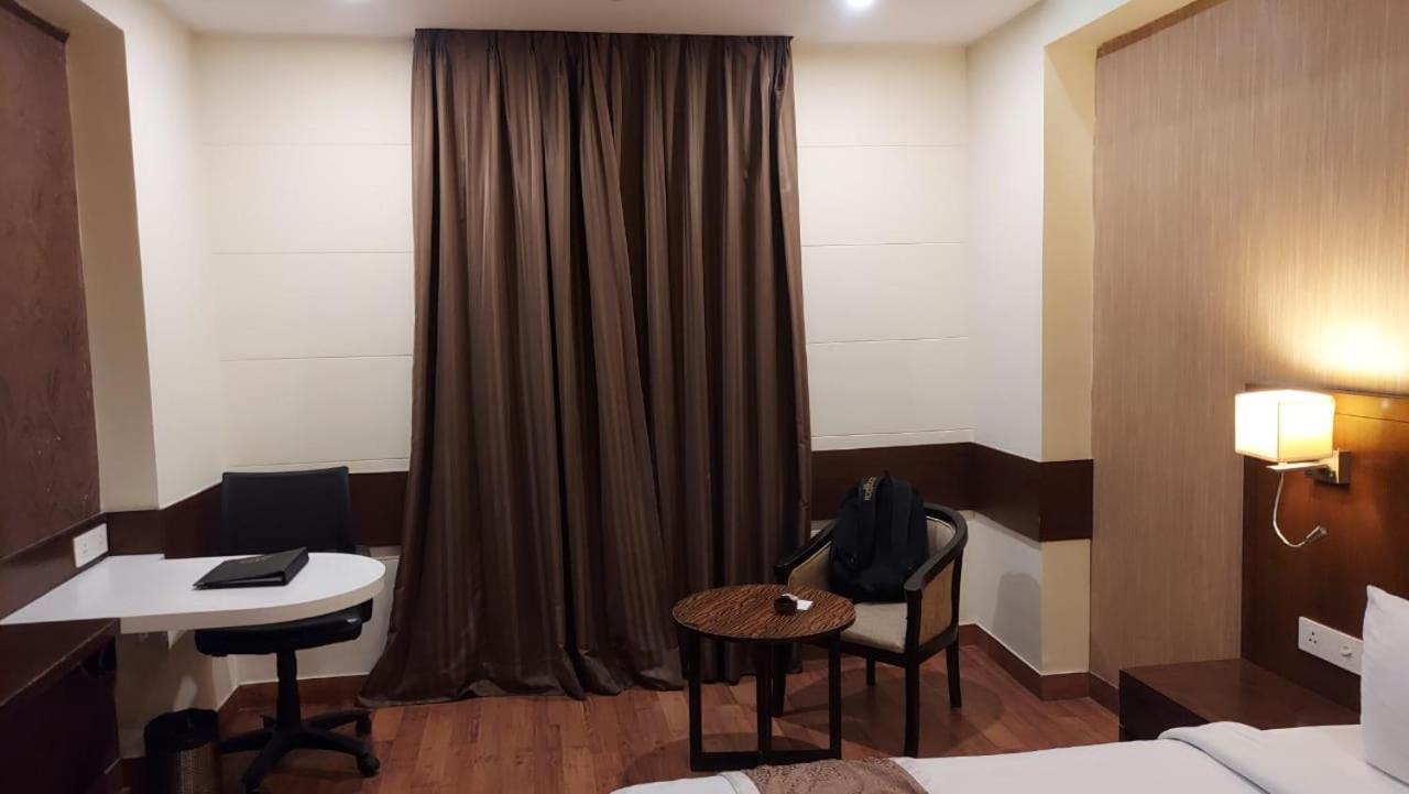 Hotel Casaya Inn Chinhat Zewnętrze zdjęcie