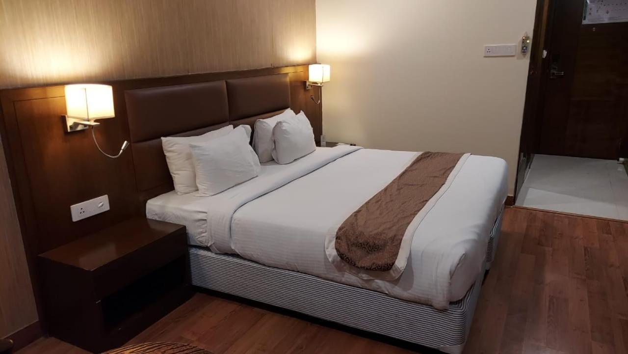 Hotel Casaya Inn Chinhat Zewnętrze zdjęcie