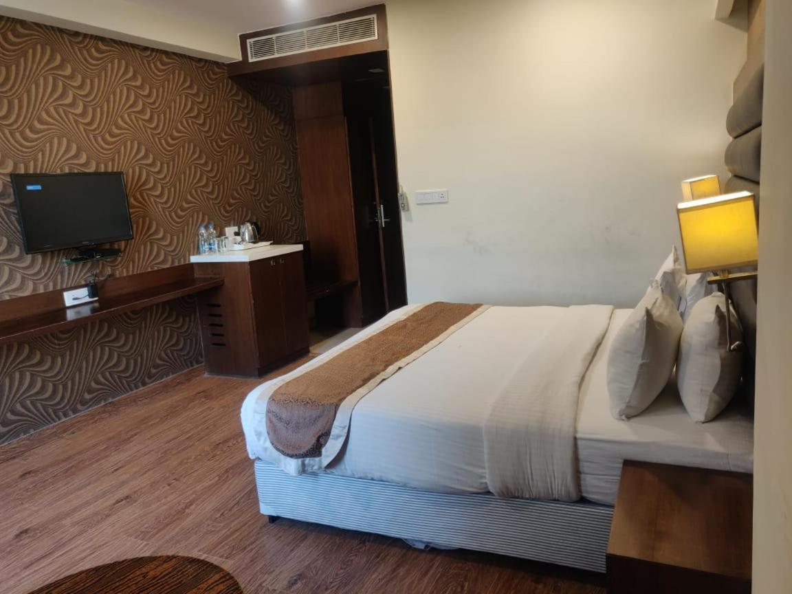 Hotel Casaya Inn Chinhat Zewnętrze zdjęcie