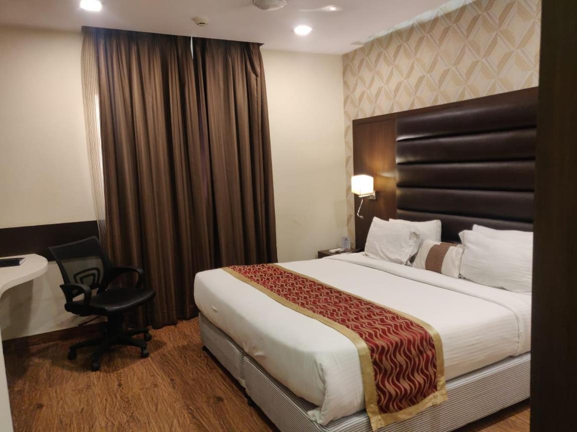 Hotel Casaya Inn Chinhat Zewnętrze zdjęcie