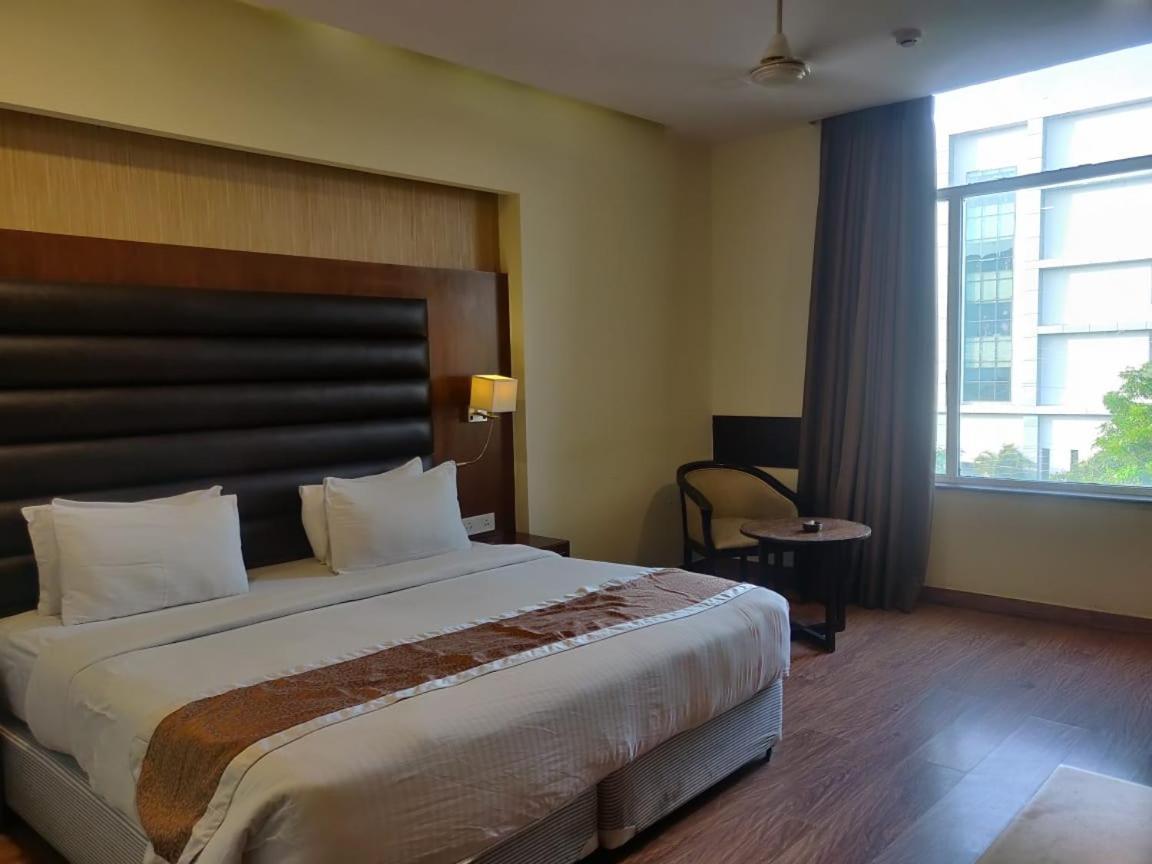 Hotel Casaya Inn Chinhat Zewnętrze zdjęcie