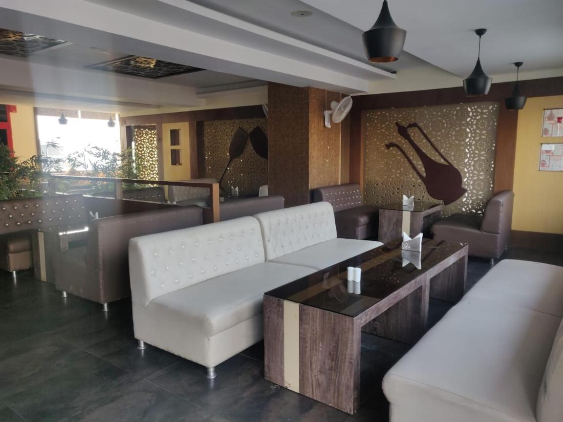 Hotel Casaya Inn Chinhat Zewnętrze zdjęcie