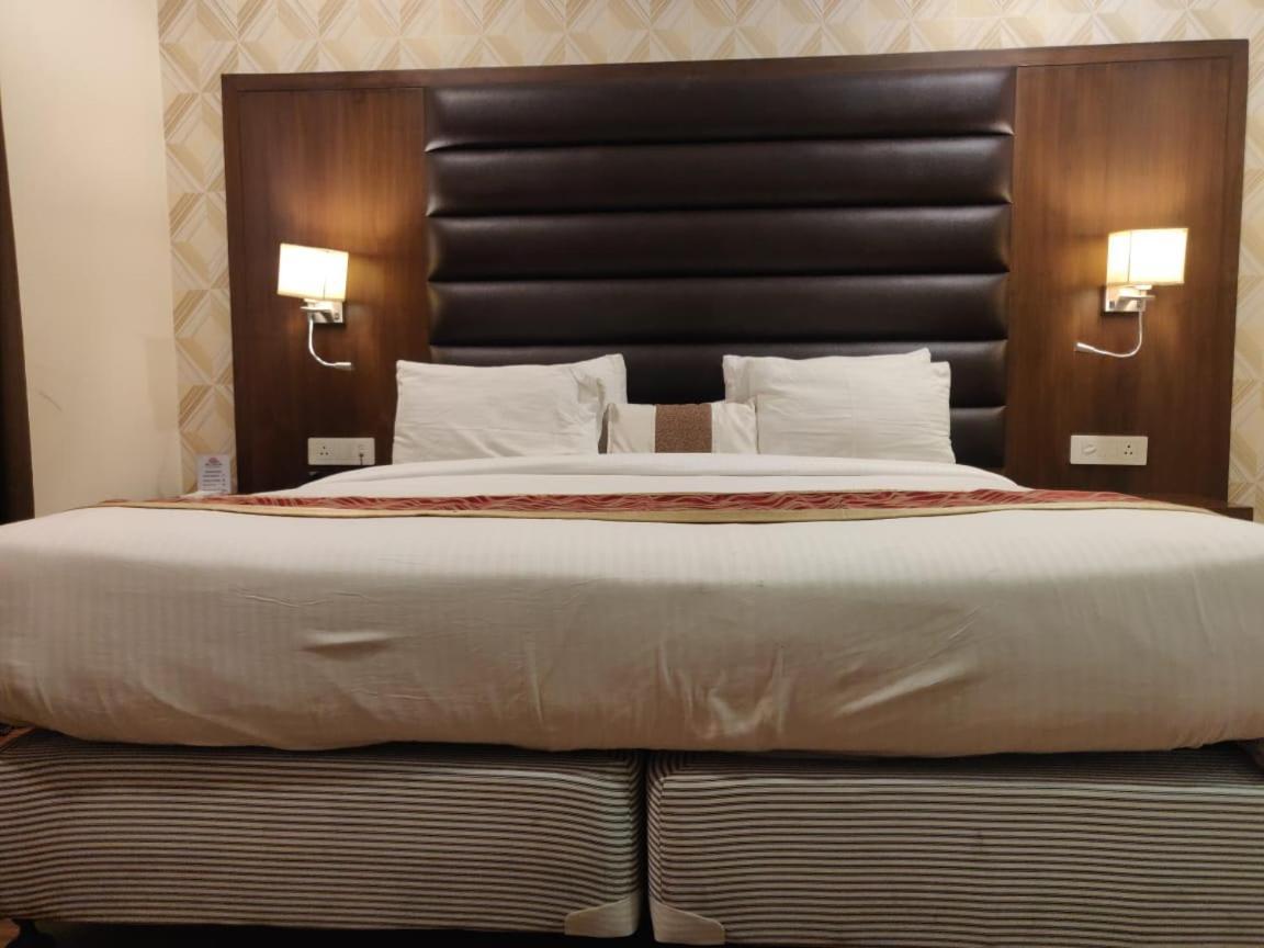 Hotel Casaya Inn Chinhat Zewnętrze zdjęcie