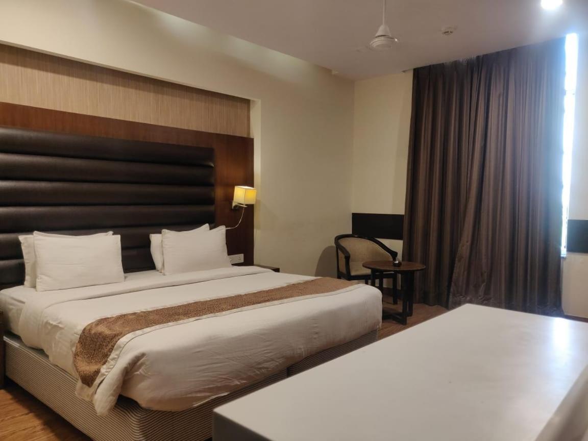 Hotel Casaya Inn Chinhat Zewnętrze zdjęcie