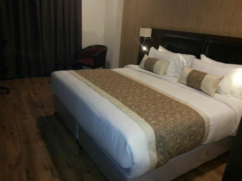 Hotel Casaya Inn Chinhat Zewnętrze zdjęcie