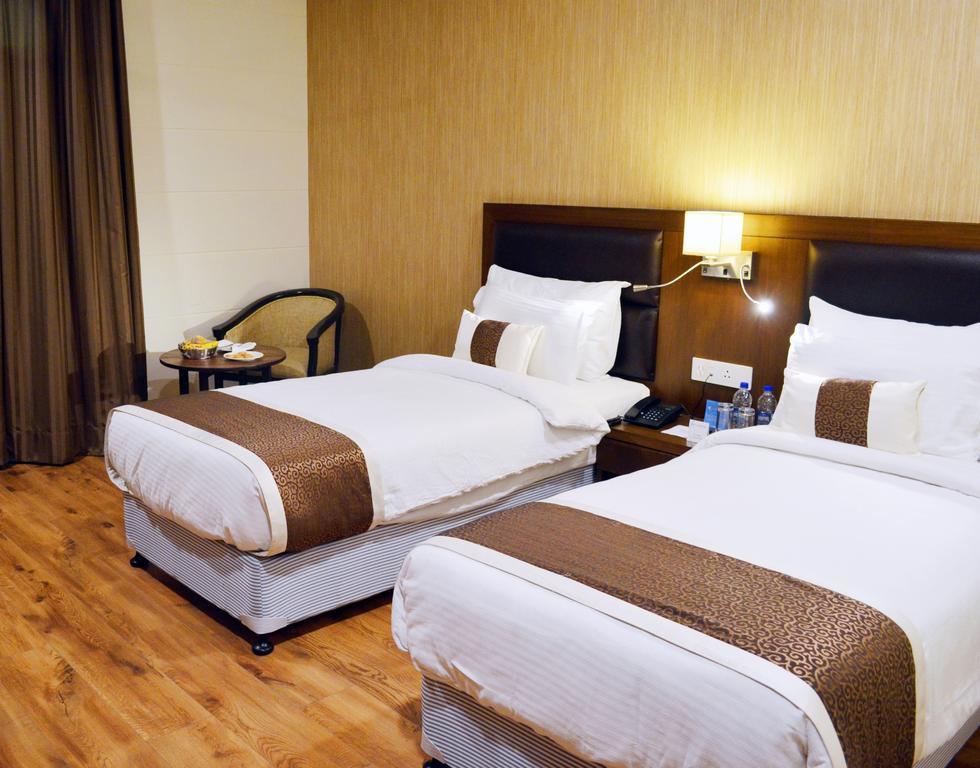 Hotel Casaya Inn Chinhat Zewnętrze zdjęcie