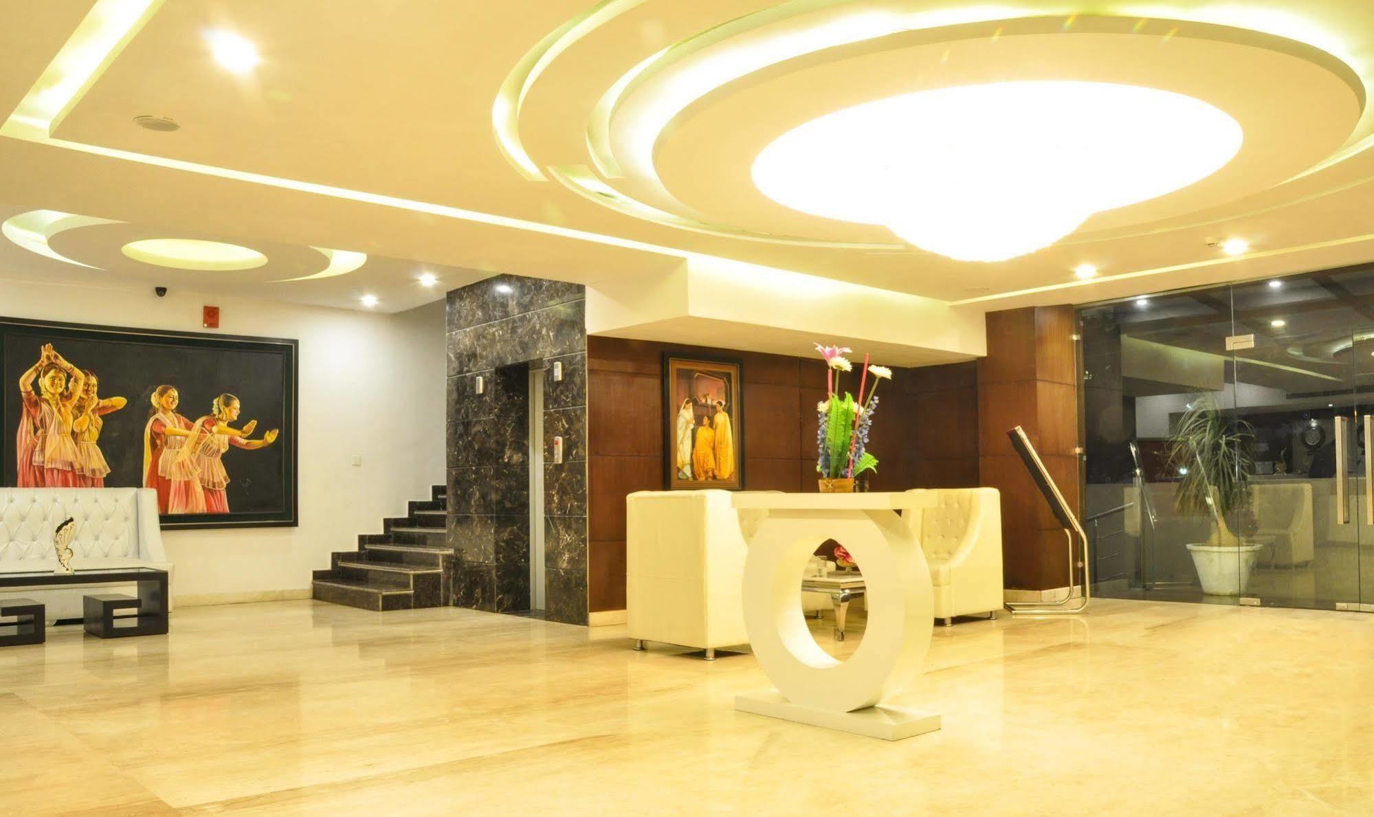 Hotel Casaya Inn Chinhat Zewnętrze zdjęcie